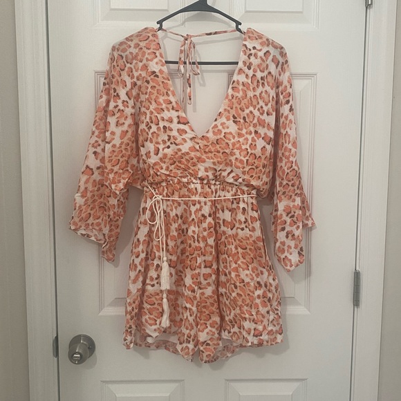 HP 2/19 NWT Leopard Print Plunge V Neck Romper with Drawstring Tassel Tie - Picture 5 of 12